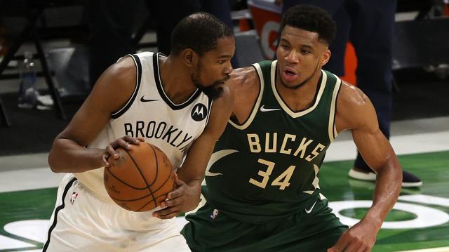 1629521650596050106.png durant-giannis_1j2kykuz5fvsy1bcppxen2madh.png